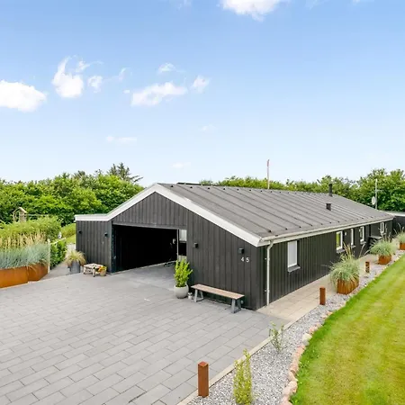 Noreen - 1-4km To The Fjord By Interhome *