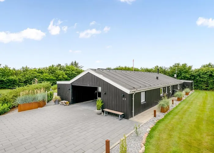 Noreen - 1-4km To The Fjord By Interhome *